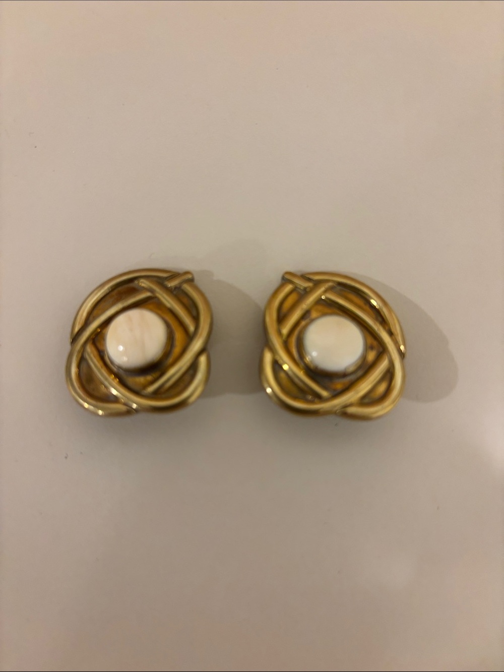 Vintage 80’s Gold-Tone Knotted ivory looking stone Button clip on Earrings